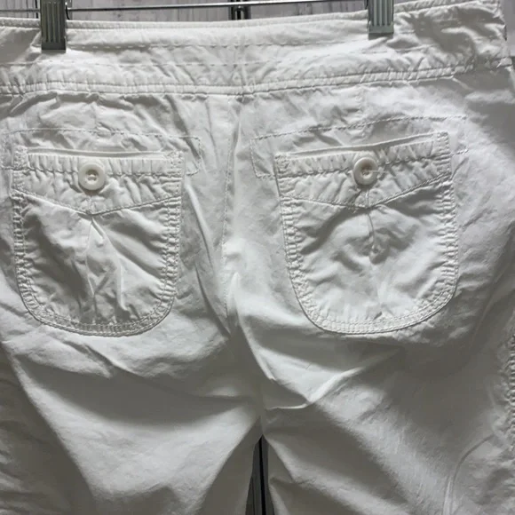 SO ware it declare it, white capris - Picture 3 of 8